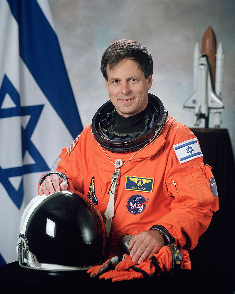 800px-Ilan_Ramon,_NASA_photo_portrait_in_orange_suit